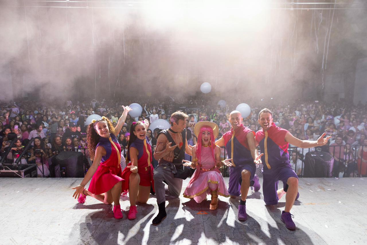 Luli Pampín llena de alegría el Festival de la Niñez en Huamantla